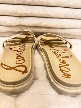 Sam Edelman Women's Cream Flat Sandals